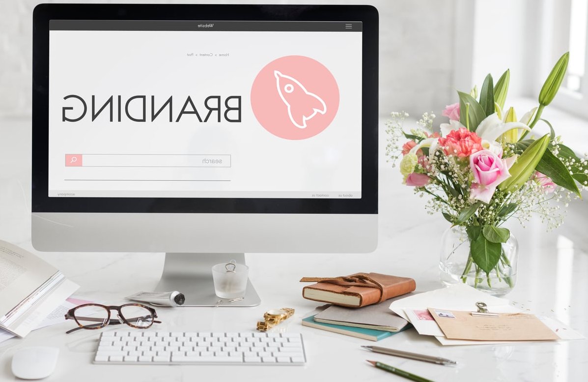 sticky header website